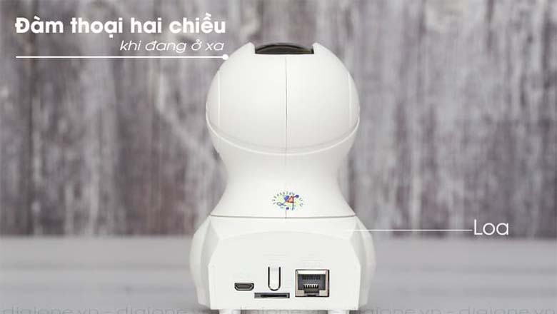 Tính năng đàm thoại hai chiều cho phép trò chuyện qua camera