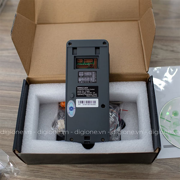Máy Chấm Công Kiểm Soát Cửa Bằng Vân Tay Và Thẻ Cảm Ứng Ronald Jack F19
