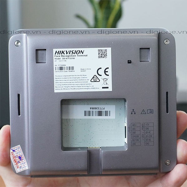 Máy Chấm Công Nhận Diện Khuôn Mặt Hikvision DS-K1T331W