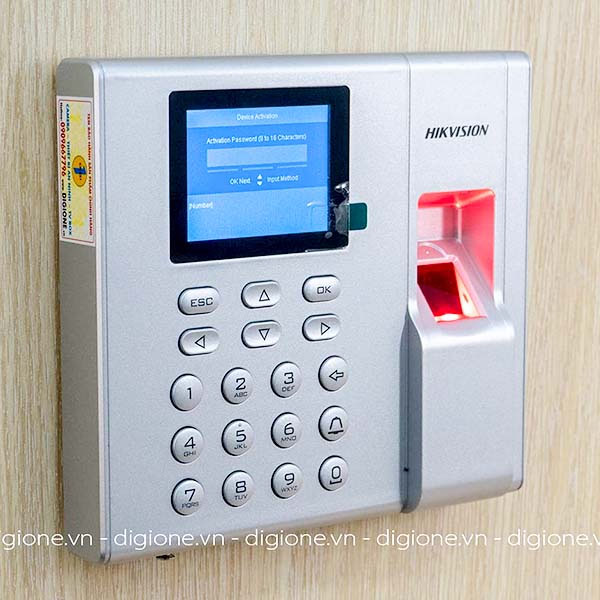 Máy Chấm Công Vân Tay Màn Hình LCD 2.4 inch Hikvision DS-K1T8003F