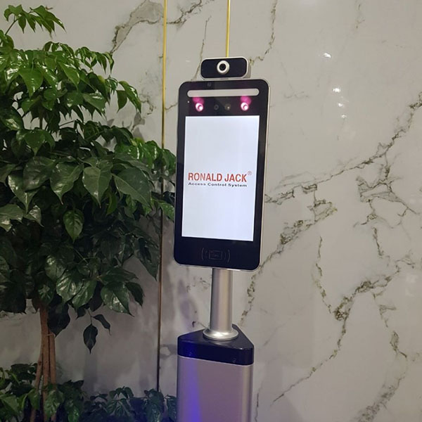 Máy chấm công nhận diện khuôn mặt kết hợp đo thân nhiệt Ronald Jack AI09TF