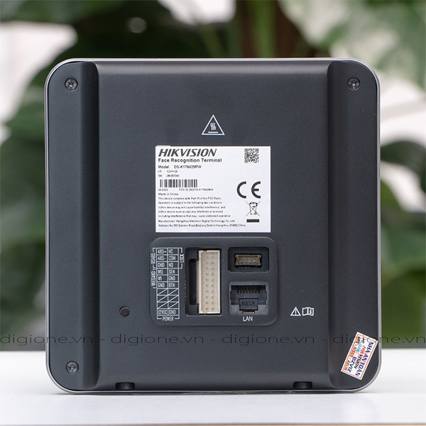 Máy chấm công nhận diện khuôn mặt, vân tay, thẻ Hikvision DS-K1T642MFW