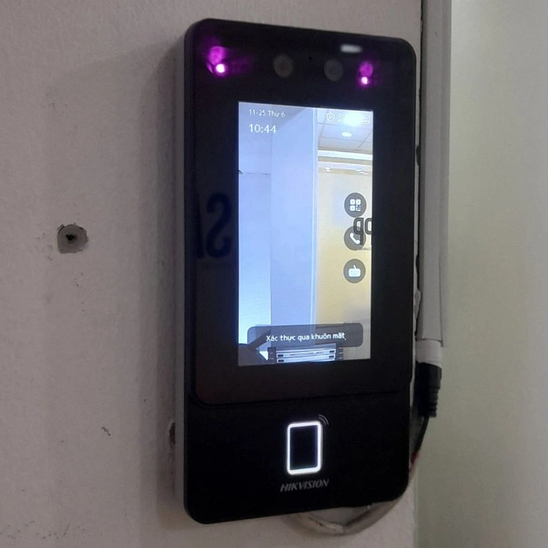 Máy Chấm Công Hikvision DS-K1T342MFWX
