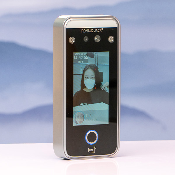 Máy Chấm Công Khuôn Mặt Ronald Jack Facepro 008