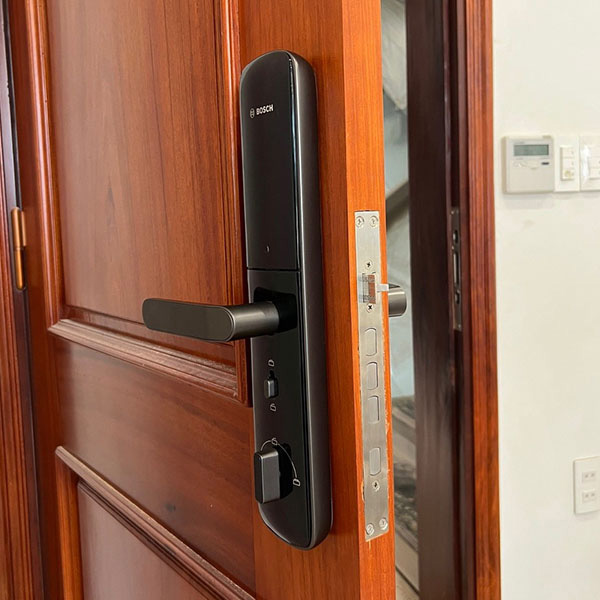 Khoá Cửa Thông Minh Bosch ID60BK