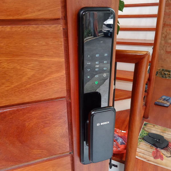 Khoá Cửa Thông Minh Bosch EL 600KB - Mở Khoá Bằng Khuôn Mặt