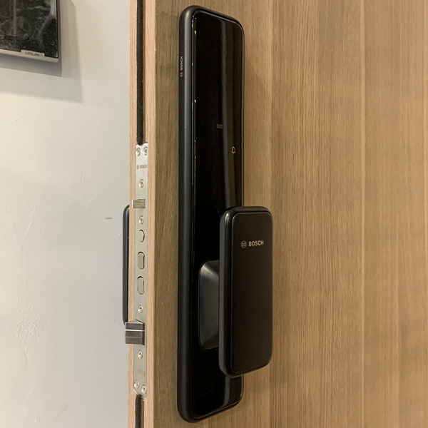 Khoá Cửa Thông Minh Bosch EL 600KB - Mở Khoá Bằng Khuôn Mặt