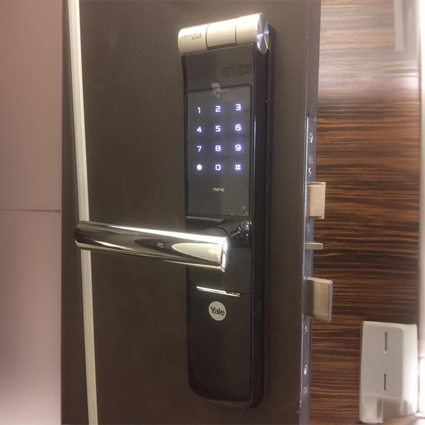 Khóa Cửa Yale YMF40A