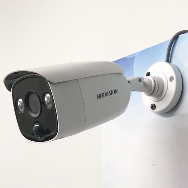 Camera Analog Hikvision DS-2CE12H0T-PIRL 5.0 Megapixel