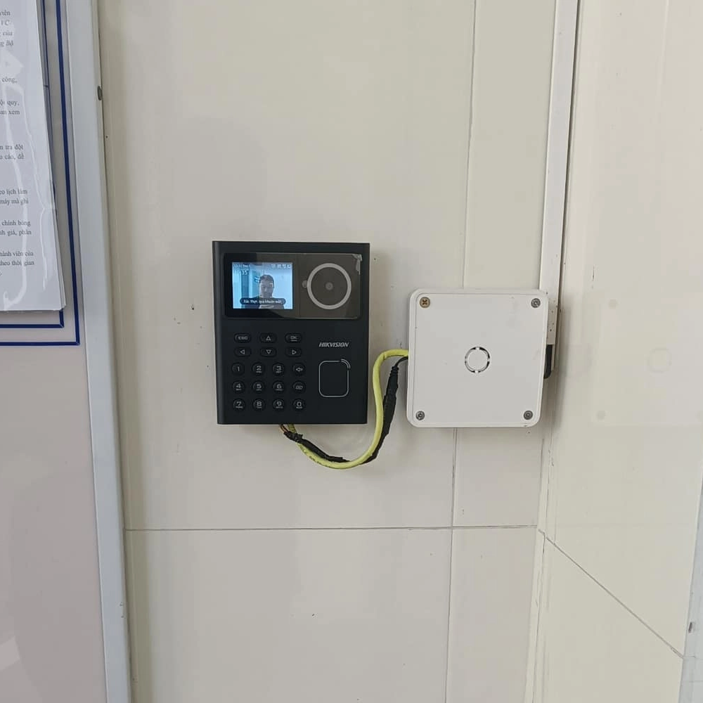 Máy Chấm Công Khuôn Mặt Hikvision DS-K1T9320MFWX - Kết Nối Wifi