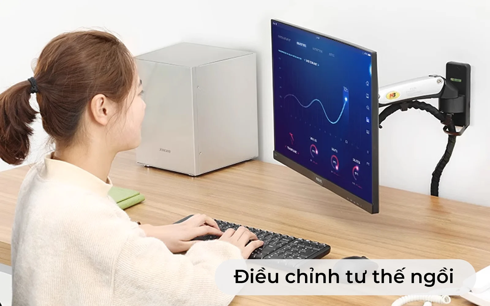 gia-treo-man-hinh-xoay-da-huong-nb-f120-tu-the