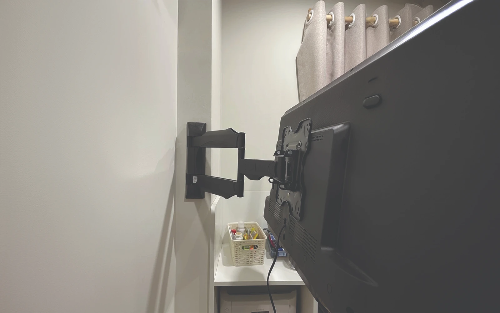 1715183728-gia-treo-tv-nb-p4a-23