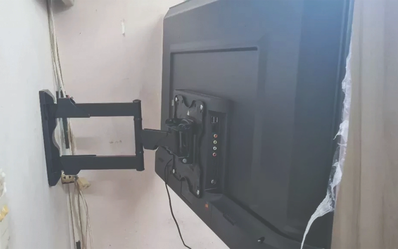 1715183728-gia-treo-tv-nb-p4a-25