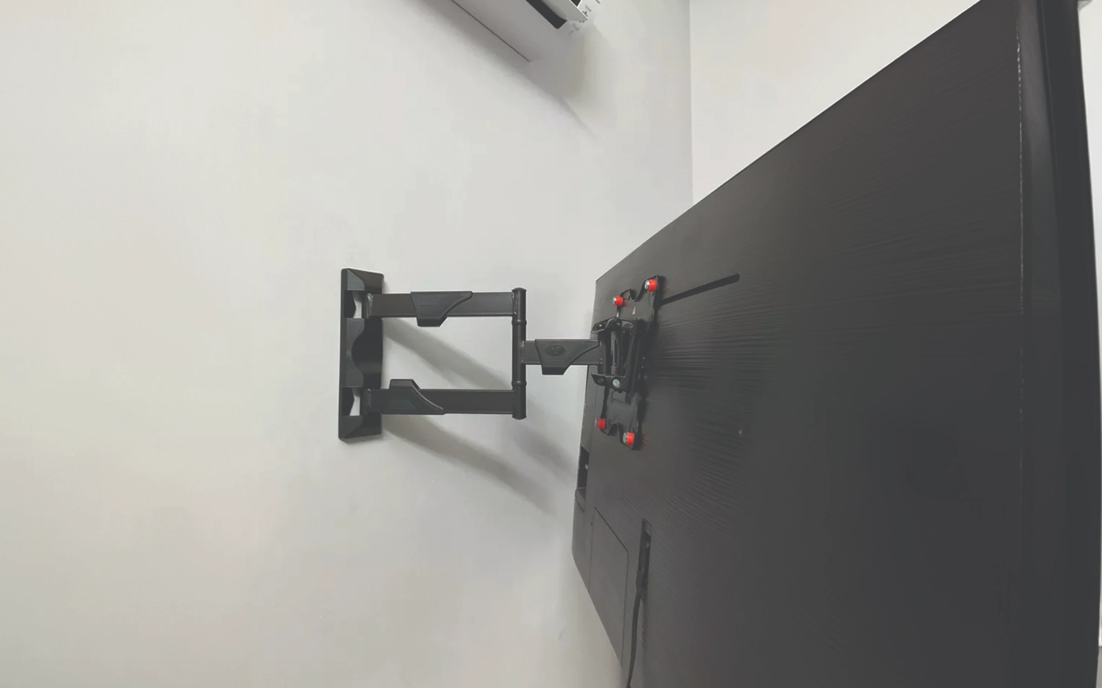 1715183728-gia-treo-tv-nb-p4a-26