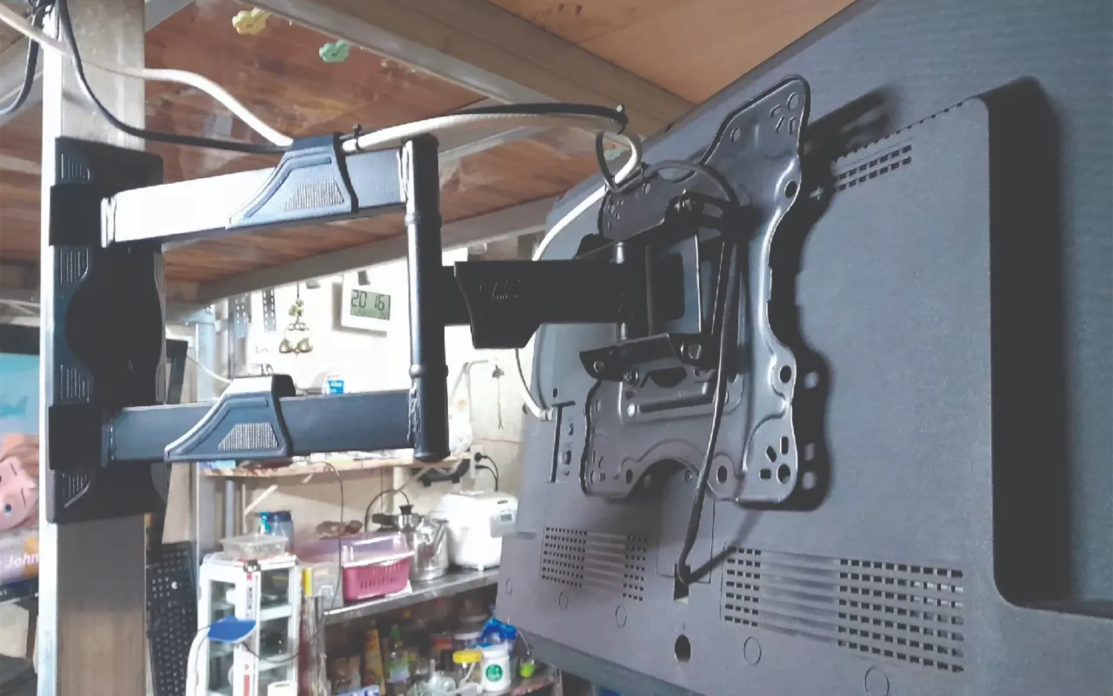 1715183728-gia-treo-tv-nb-p4a-29