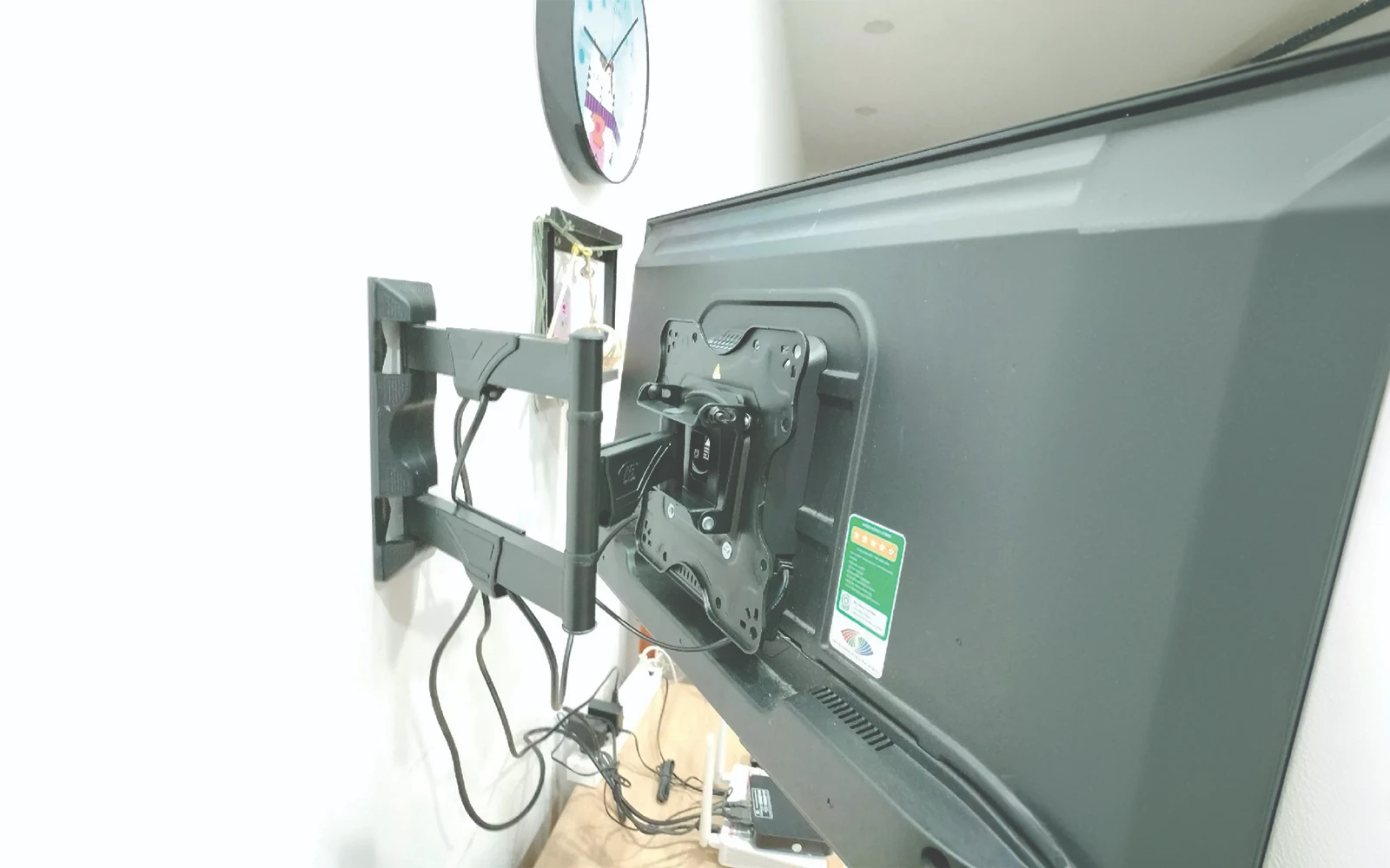 1715183728-gia-treo-tv-nb-p4a-32