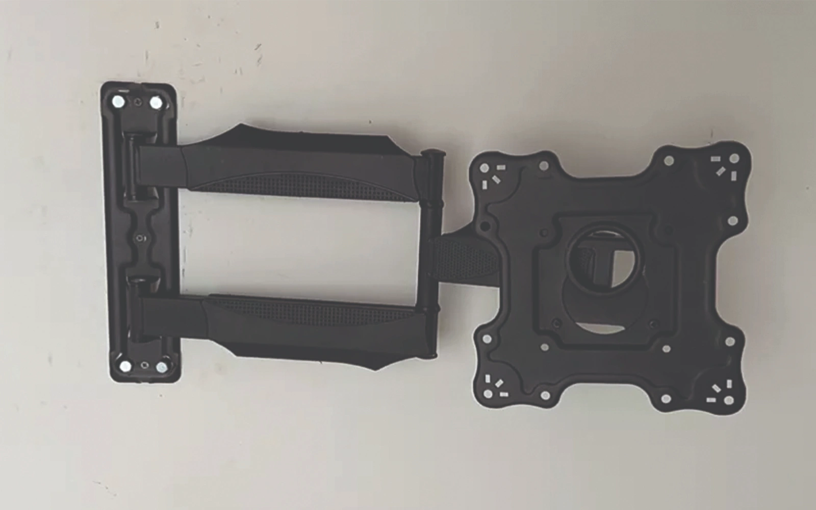 1715183728-gia-treo-tv-nb-p4a-34