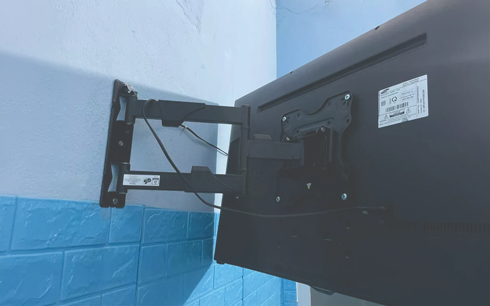 1715183728-gia-treo-tv-nb-p4a-35