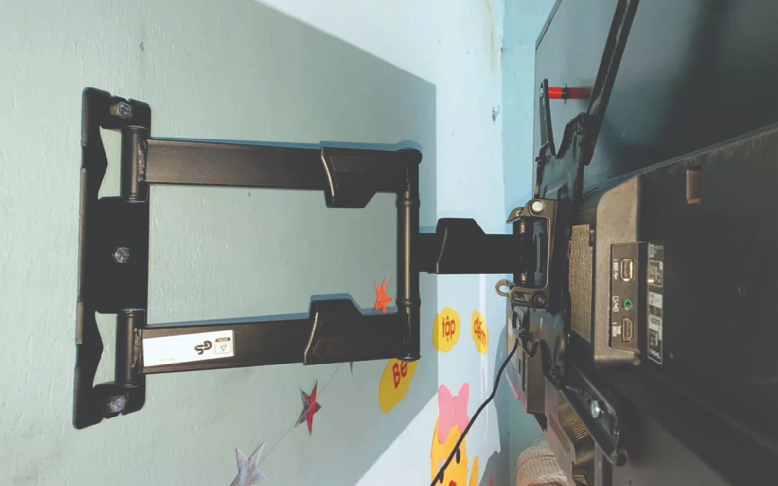 1715183728-gia-treo-tv-nb-p4a-36