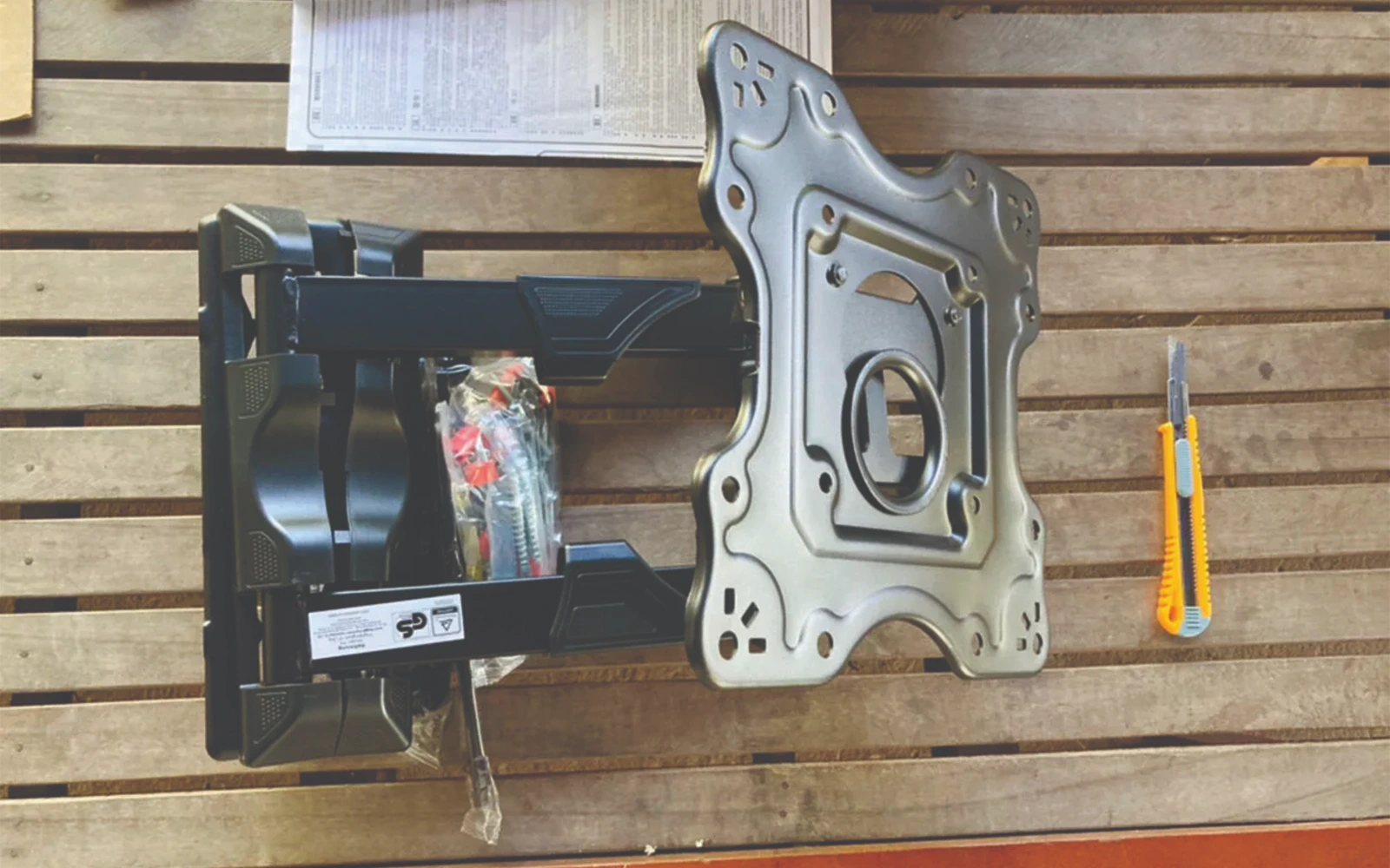 1715183728-gia-treo-tv-nb-p4a-37