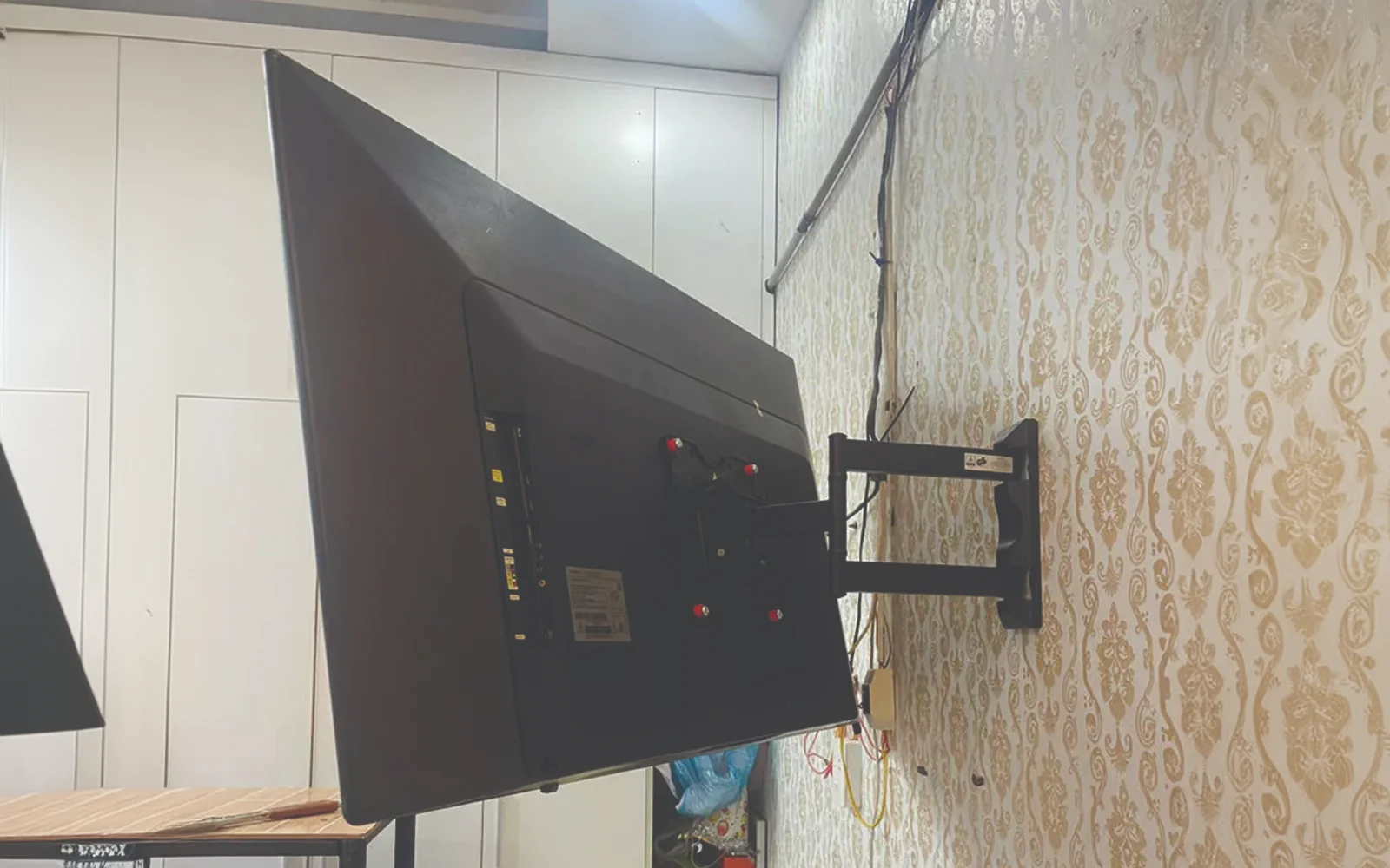 1715183728-gia-treo-tv-nb-p4a-38