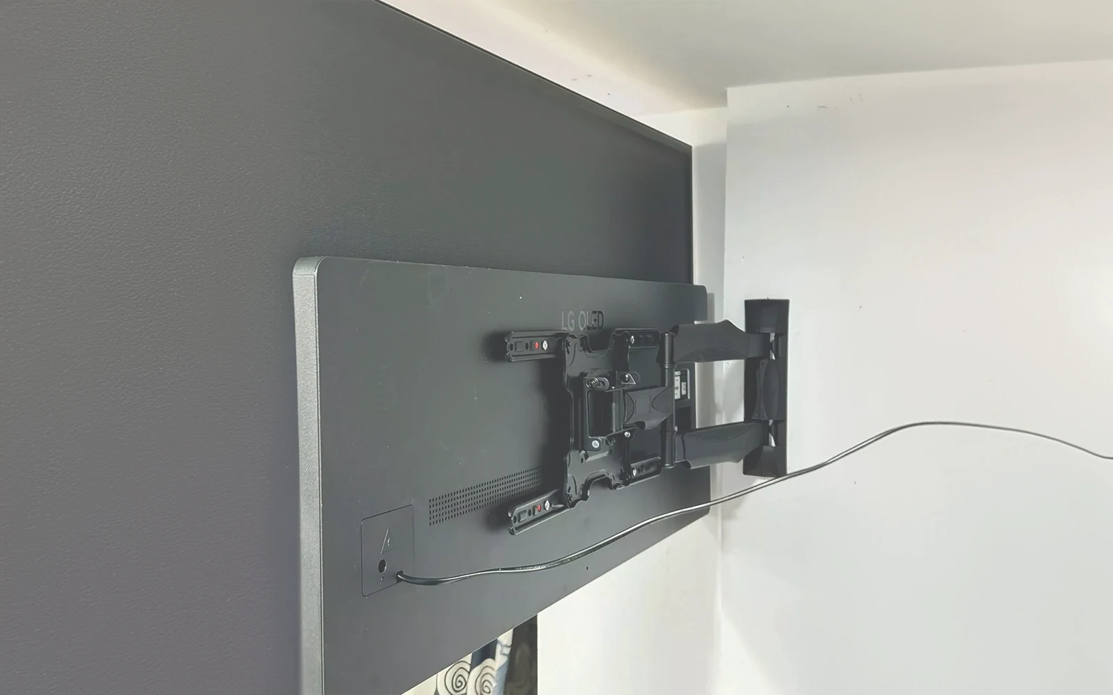 1715183728-gia-treo-tv-nb-p4a-39