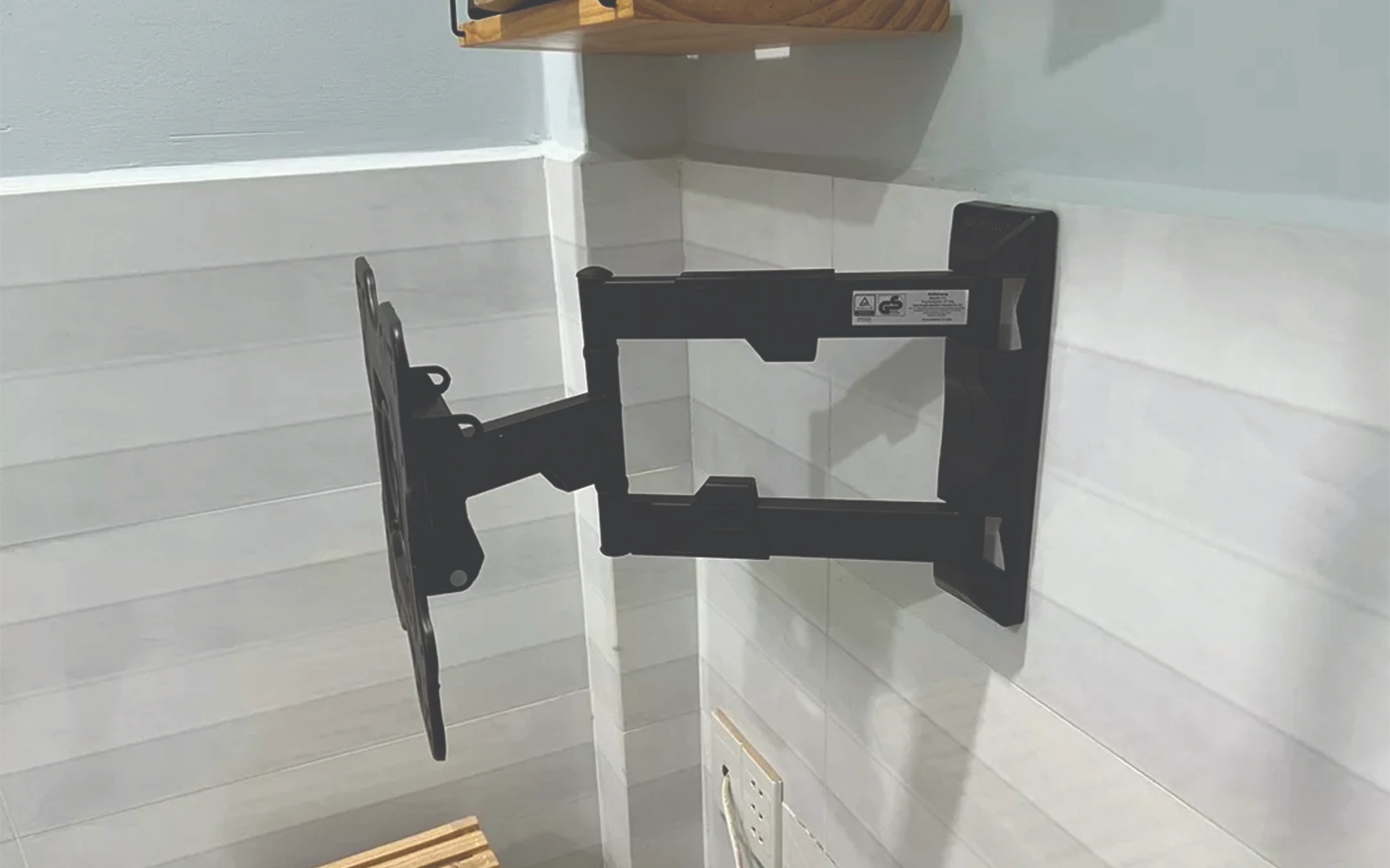 1715183728-gia-treo-tv-nb-p4a-41