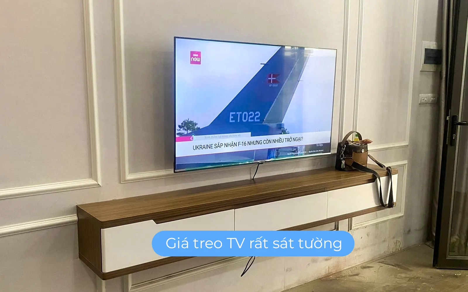 gia-treo-tivi-thang-dk50-tham-my