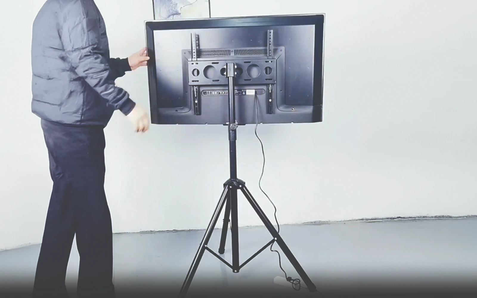 1715183733-gia-treo-tivi-cot-24