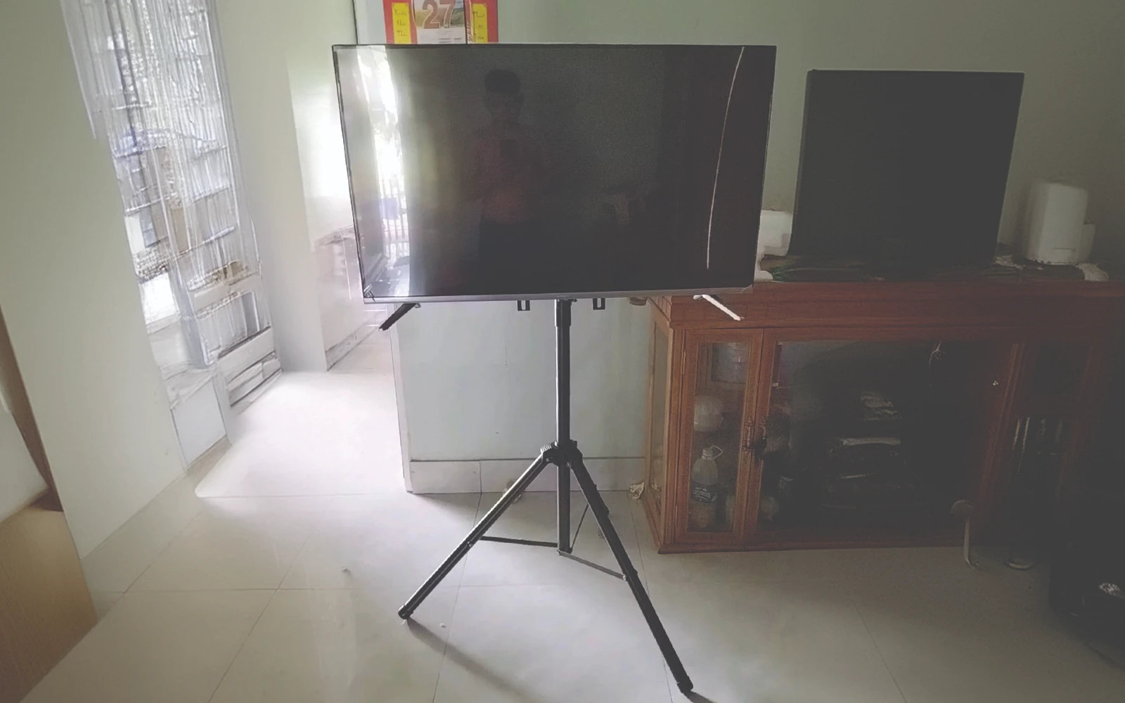 1715183733-gia-treo-tivi-cot-28