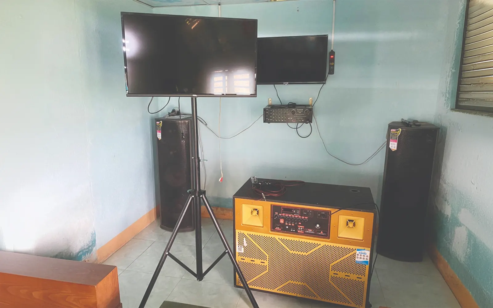 1715183733-gia-treo-tivi-cot-30