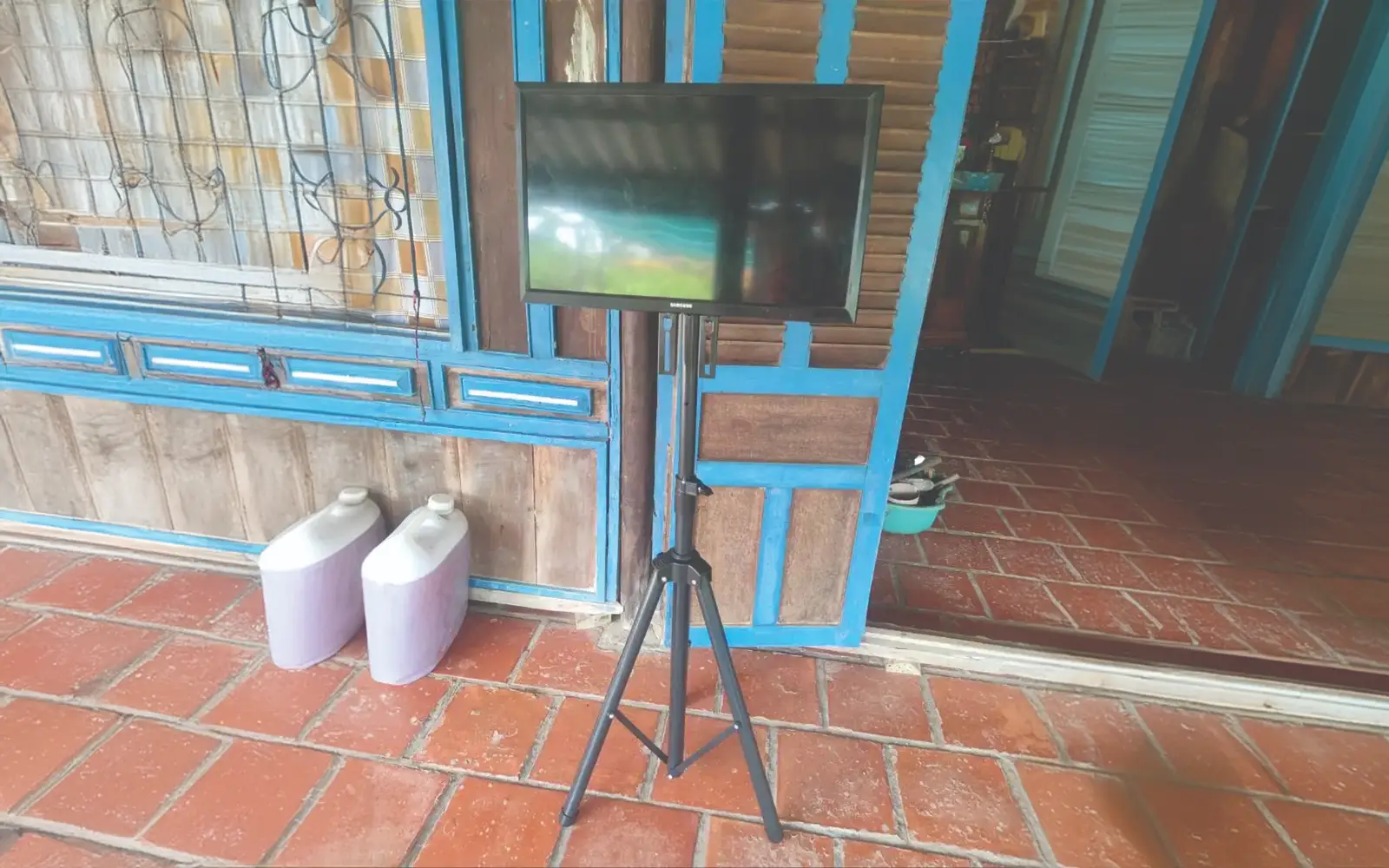 1715183733-gia-treo-tivi-cot-31