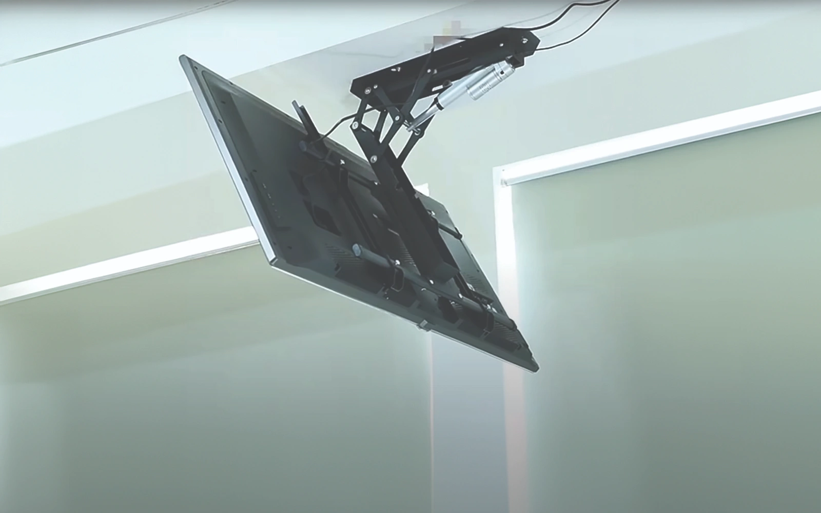 gia-treo-tha-tran-co-dieu-khien-21