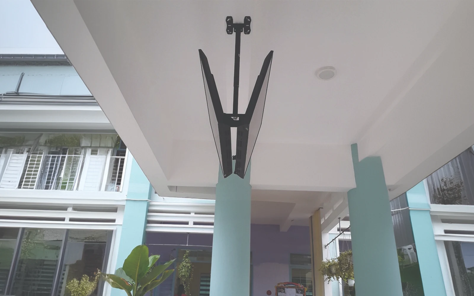 gia-treo-tha-tran-2-man-hinh-13