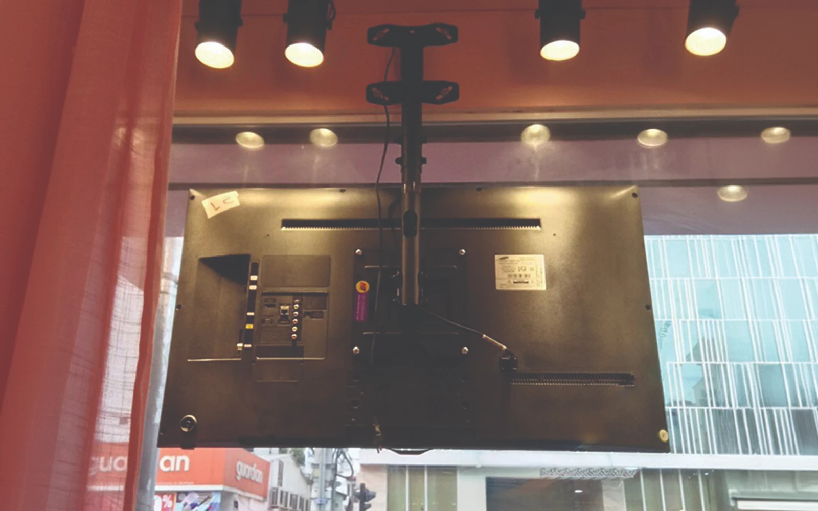 gia-treo-tivi-tha-tran-t750-32