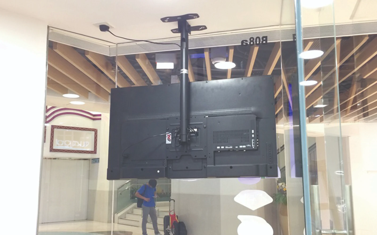 gia-treo-tivi-tha-tran-t750-33