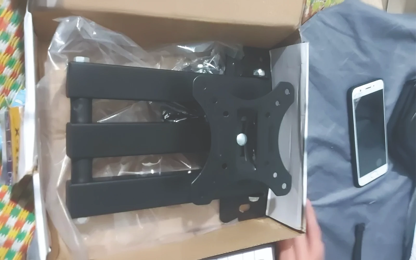 gia-treo-tivi-xoay-loai-nho-11