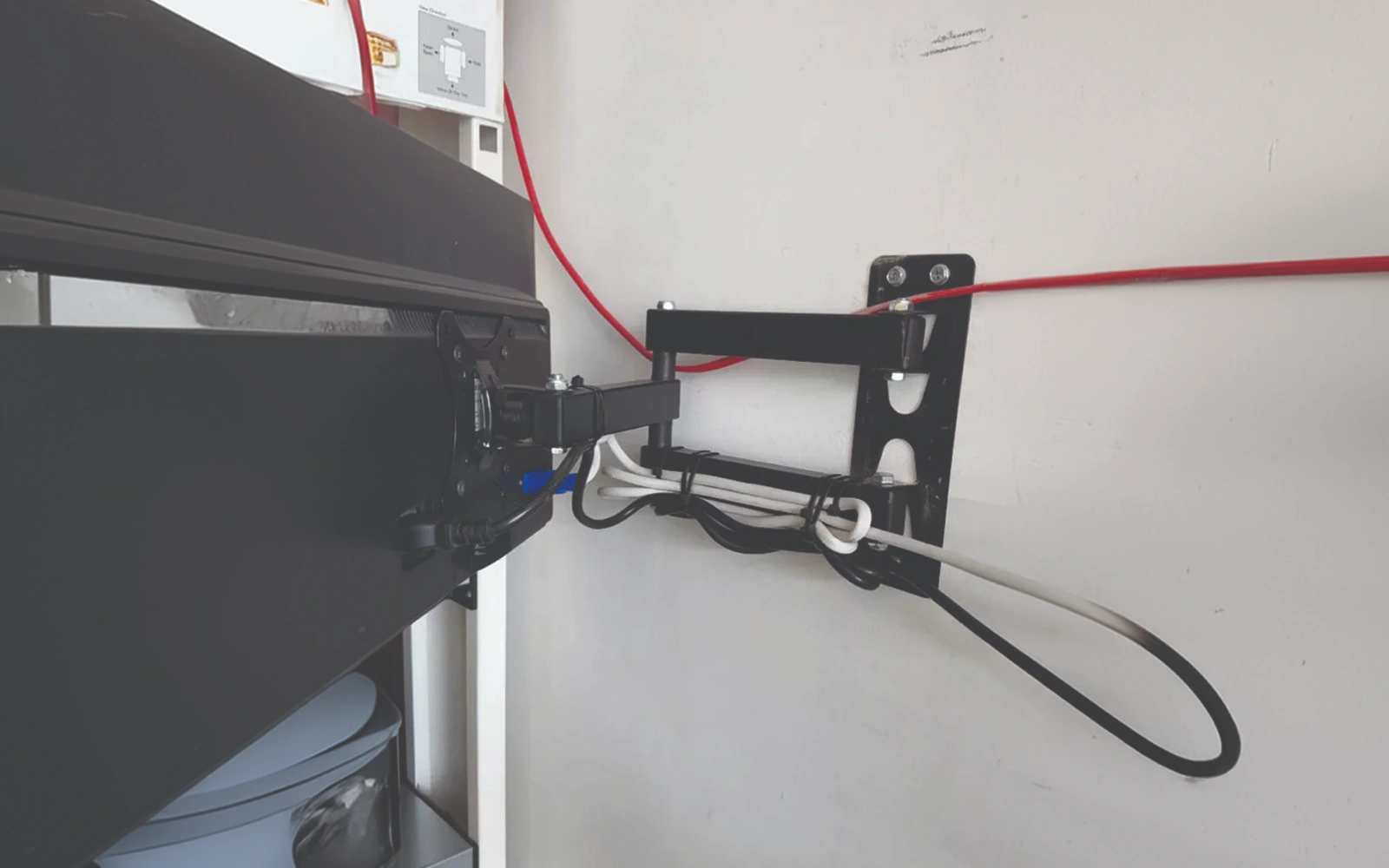 gia-treo-tivi-xoay-loai-nho-17