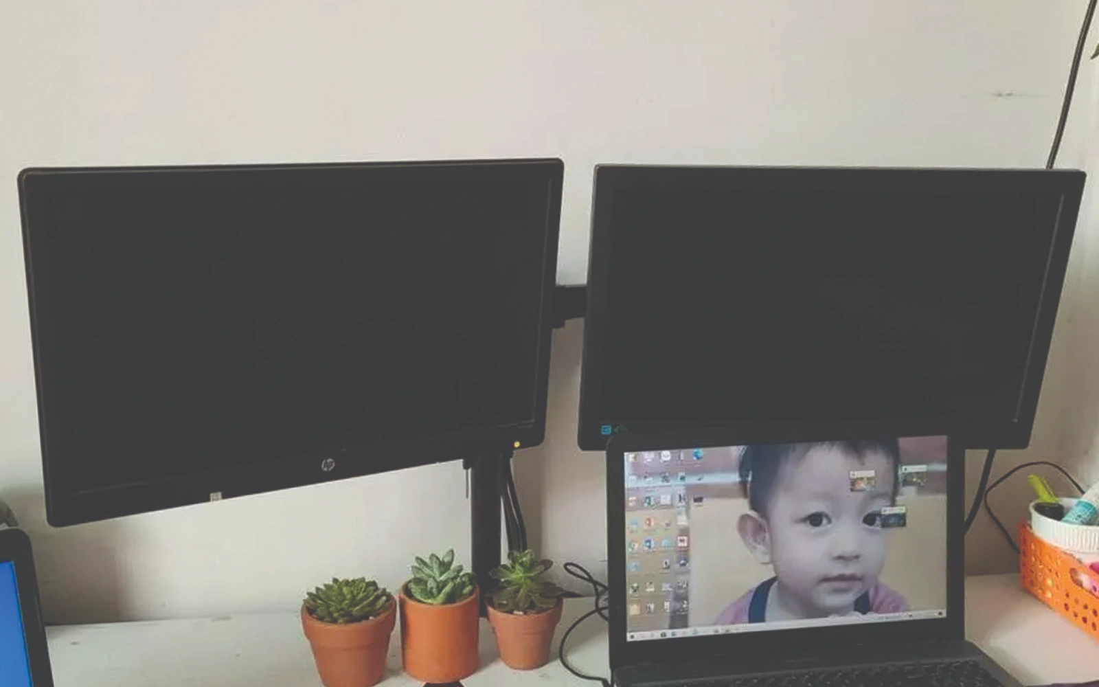 gia-treo-2-man-hinh-may-tinh-m052s-21