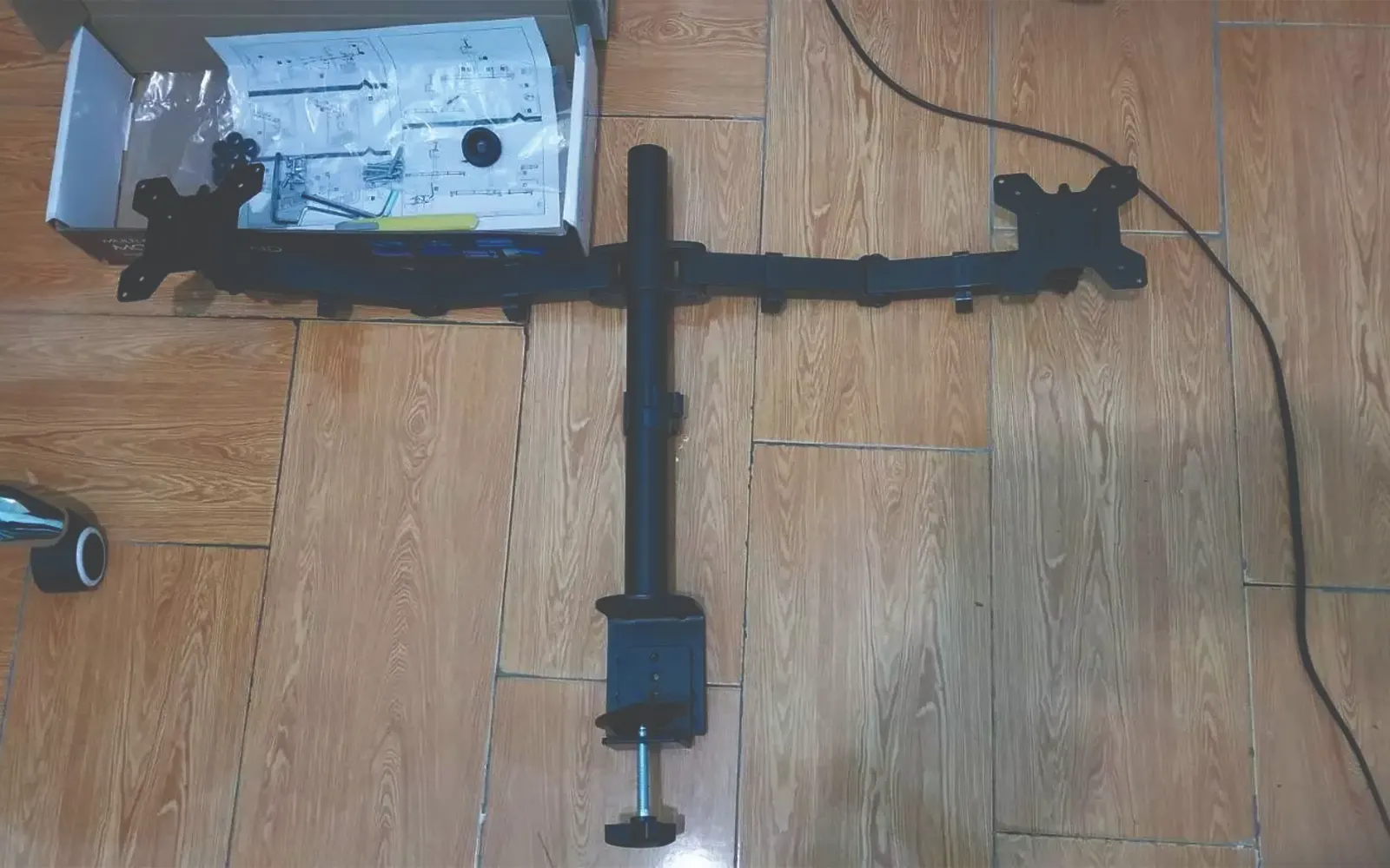 gia-treo-2-man-hinh-may-tinh-m052s-28