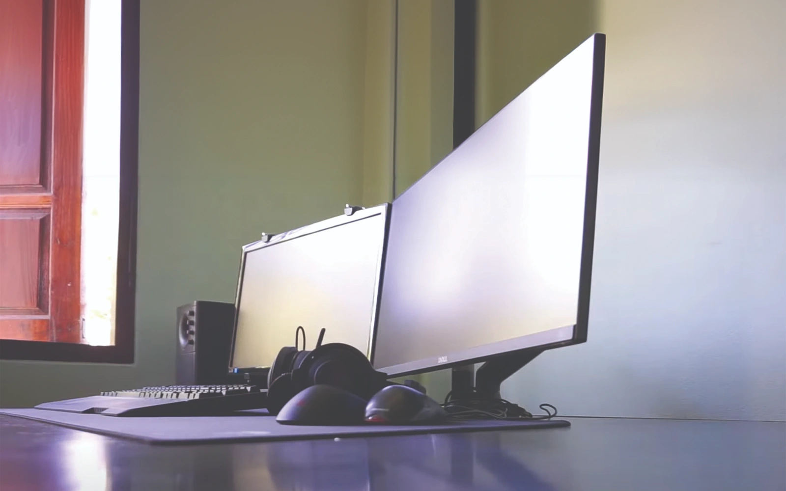 gia-treo-2-man-hinh-may-tinh-f180-21