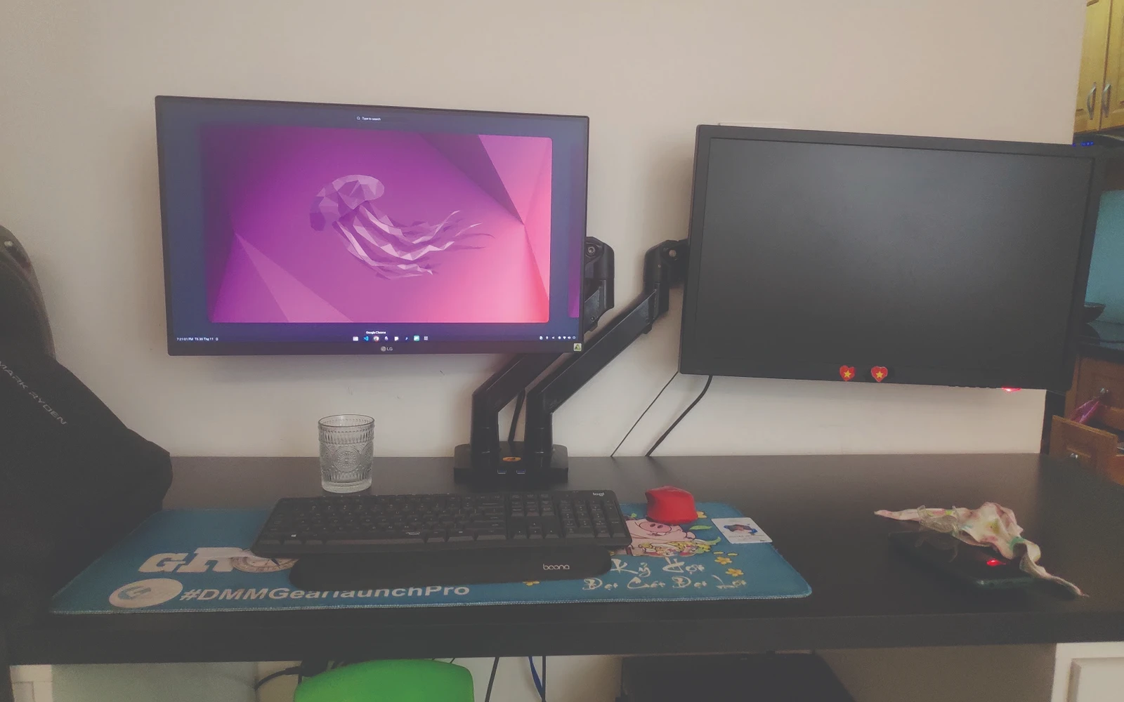 gia-treo-2-man-hinh-may-tinh-nb-f195a-29