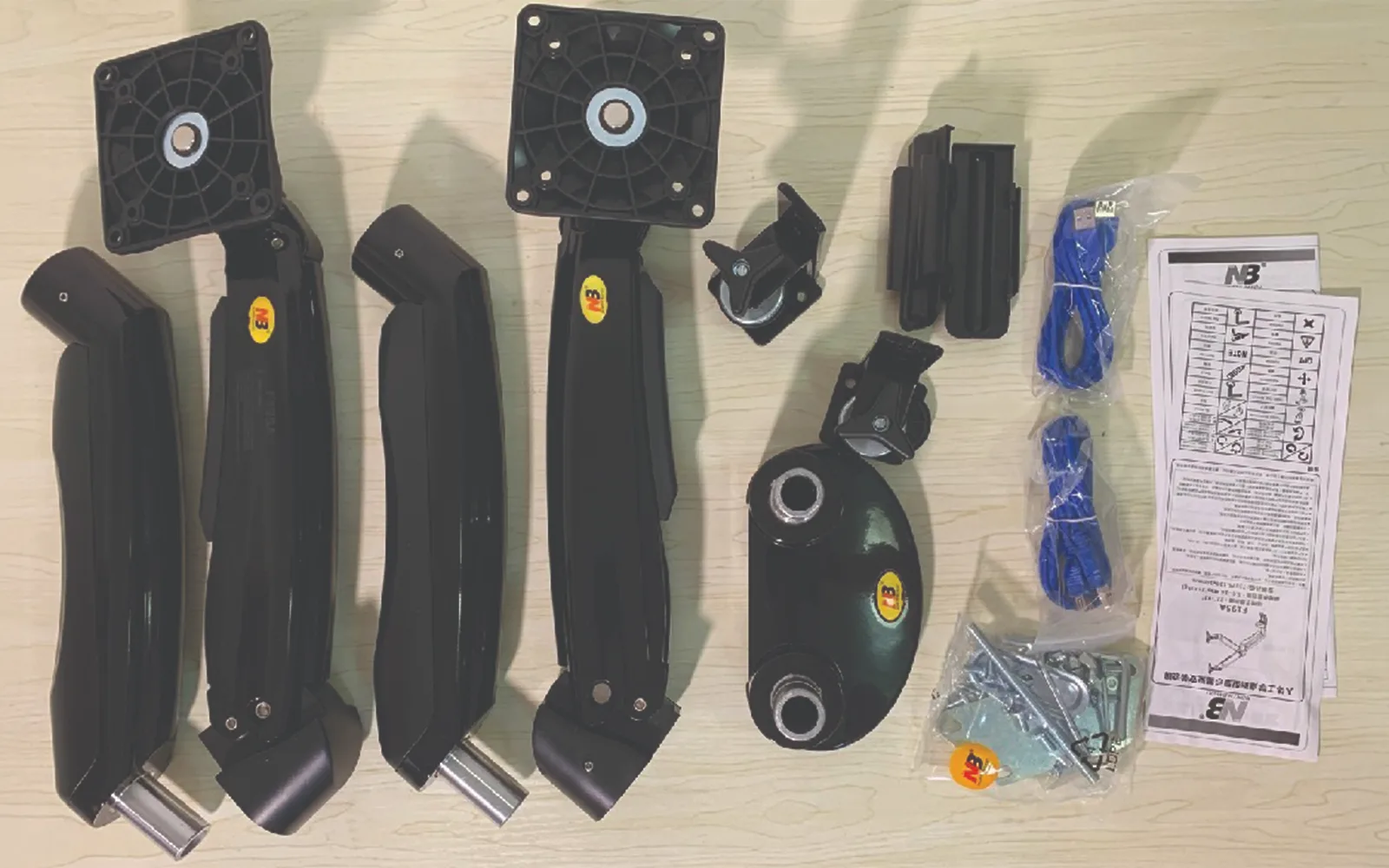 gia-treo-2-man-hinh-may-tinh-nb-f195a-35