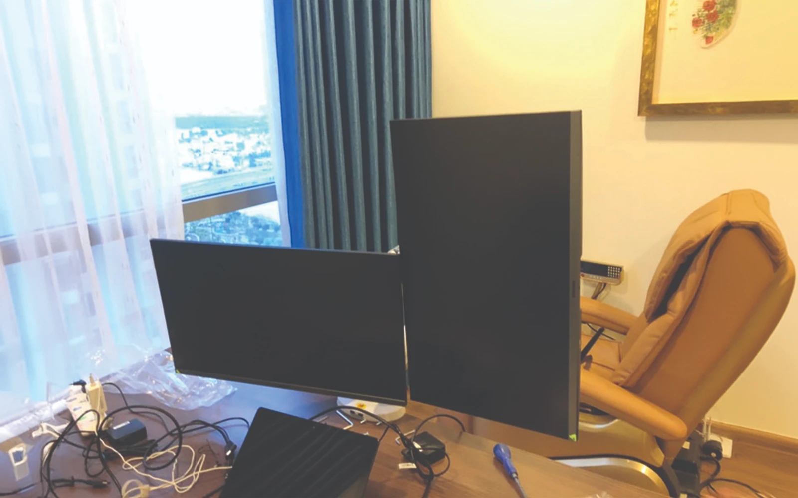 gia-treo-2-man-hinh-may-tinh-nb-f195a-39