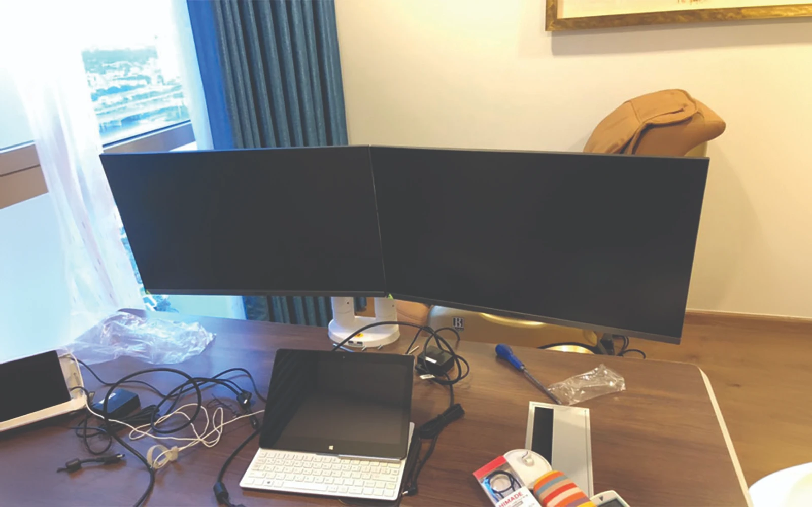 gia-treo-2-man-hinh-may-tinh-nb-f195a-40