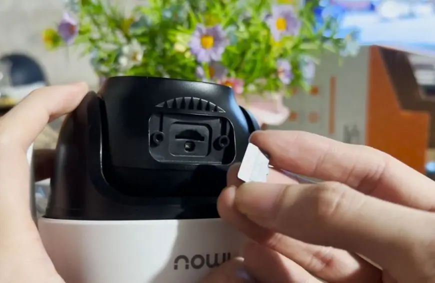chuẩn bị thẻ nhớ để lắp vào camera imou